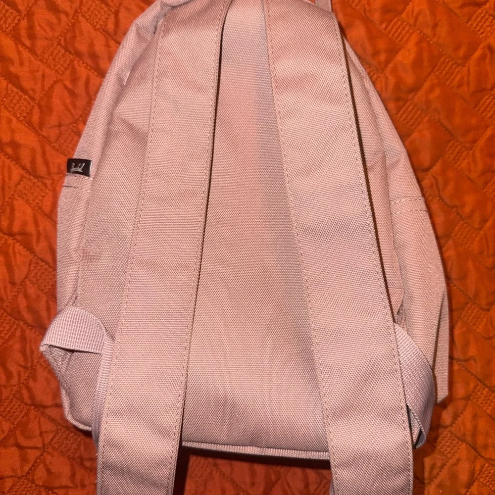 Herschel Supply Company zipper gold minimalist